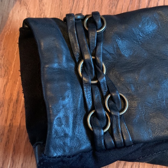 Isotoner leather gloves, ladies, doesn’t say the size sadly - Picture 3 of 4